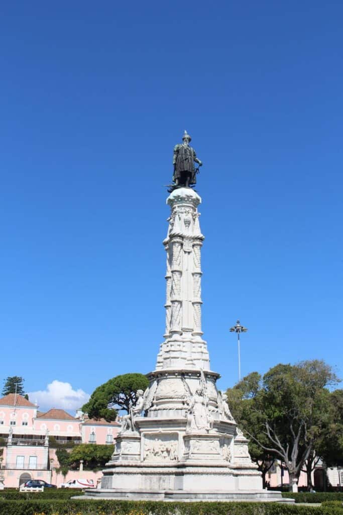 Statue of Alfonso de Albuquerque in front of Rose Palace