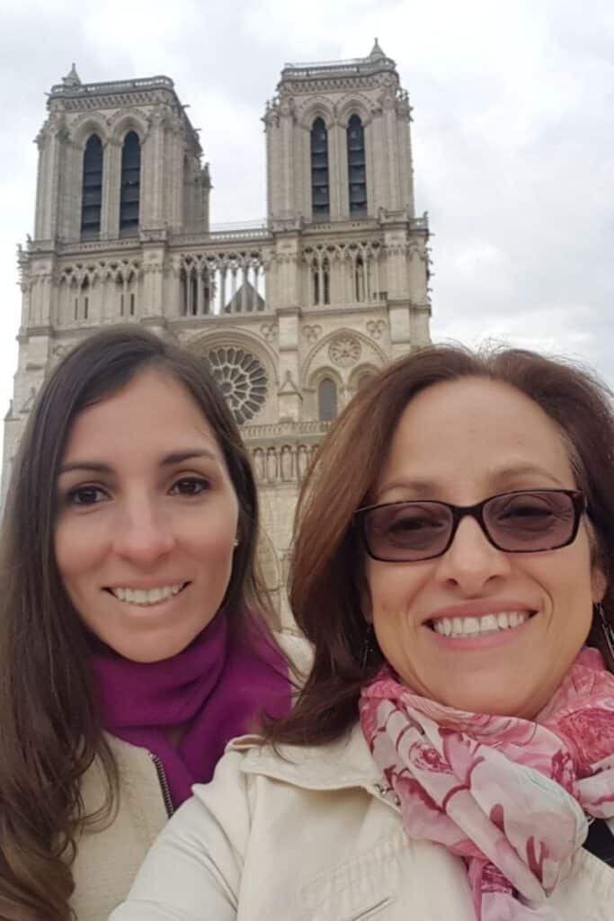 mom and daughter in front of Notre Dame in France
