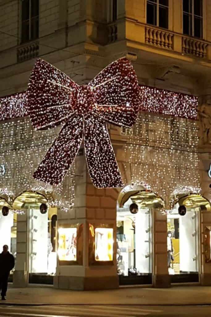 Vienna christmas red bow lights